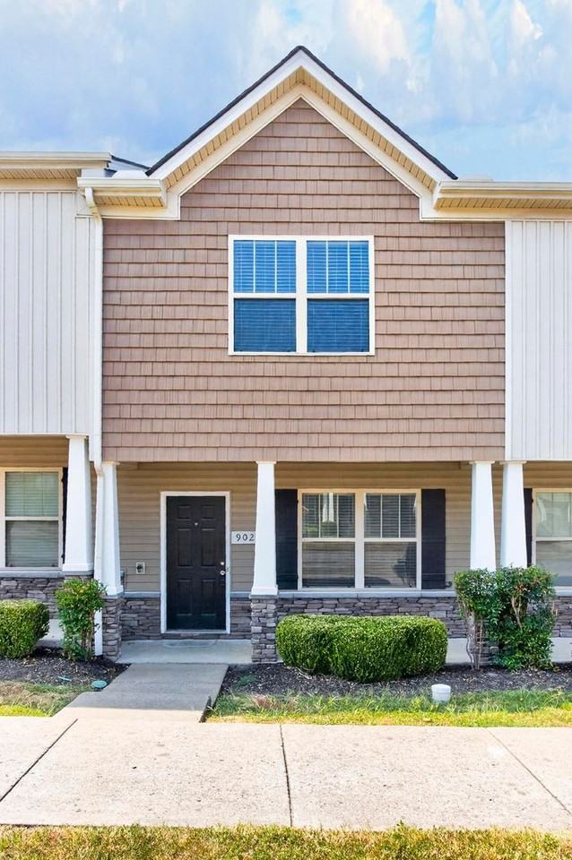 902 Beavercreek Way - Photo 2 of 40
