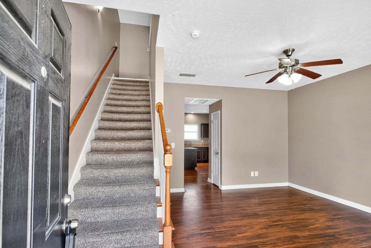 902 Beavercreek Way - Photo 6 of 40