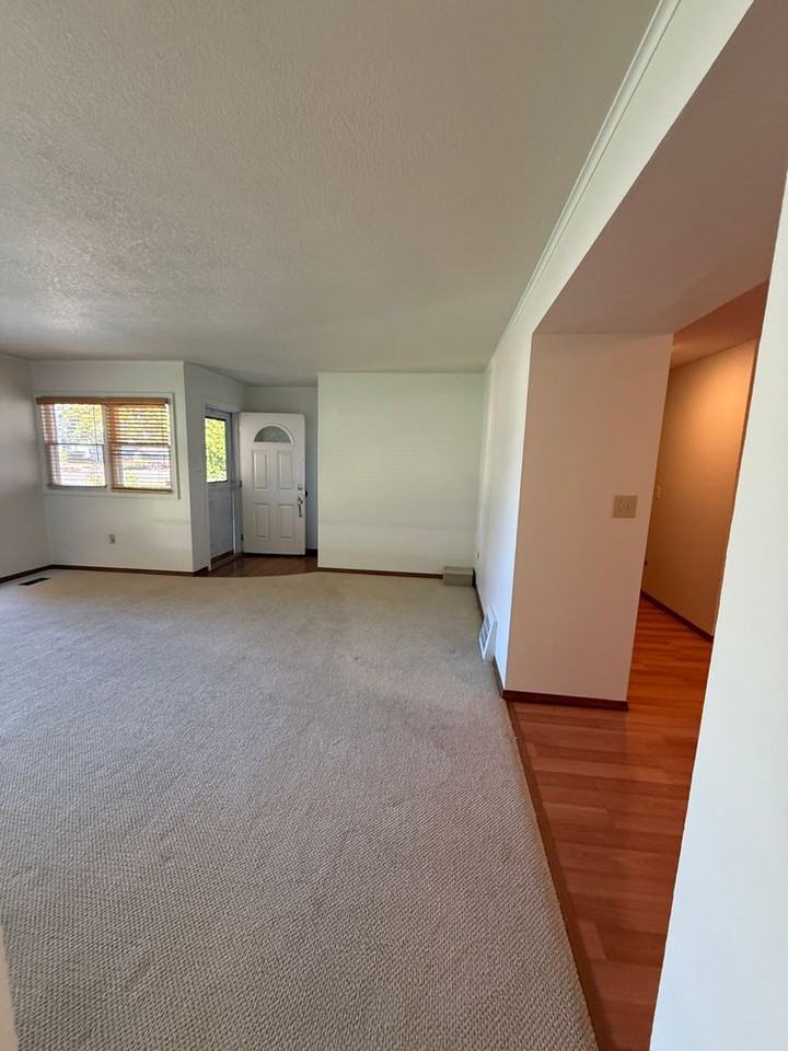 1001 Nw 44th St - Photo 3 of 16