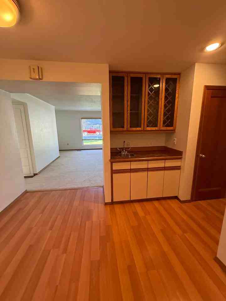 1001 Nw 44th St - Photo 4 of 16