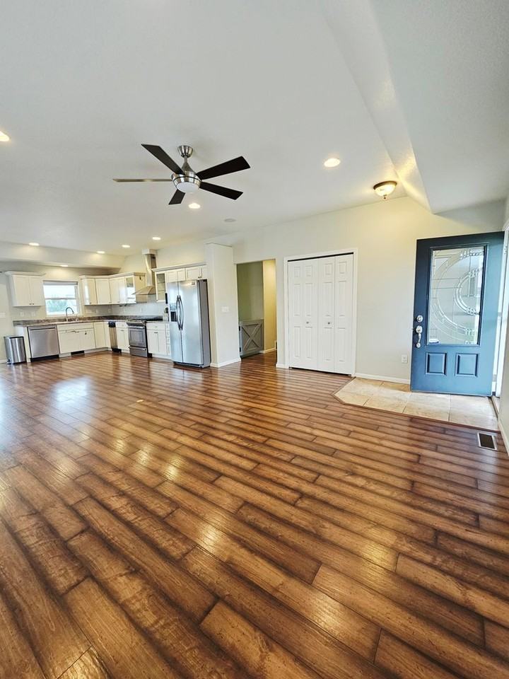 4650 Misty Woods Ln - Photo 5 of 28
