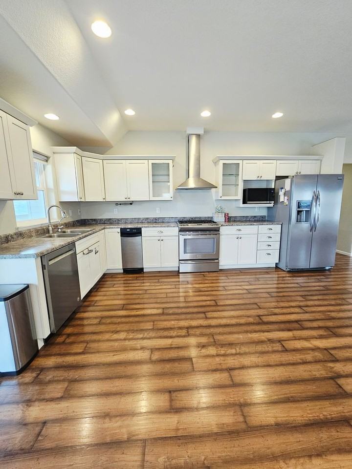 4650 Misty Woods Ln - Photo 7 of 28