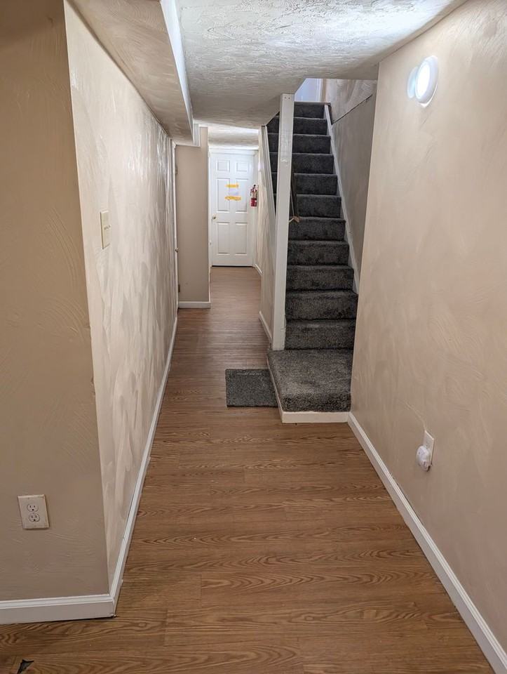 @bedrrom apartment in South Oakland - Photo 6 of 43