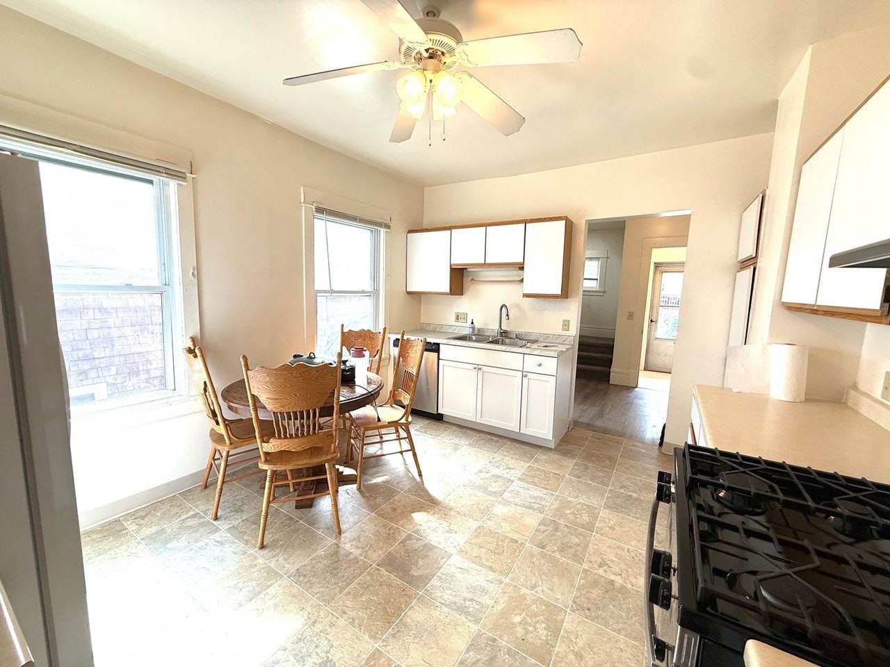 1120 Bowen Ct - Photo 2 of 3