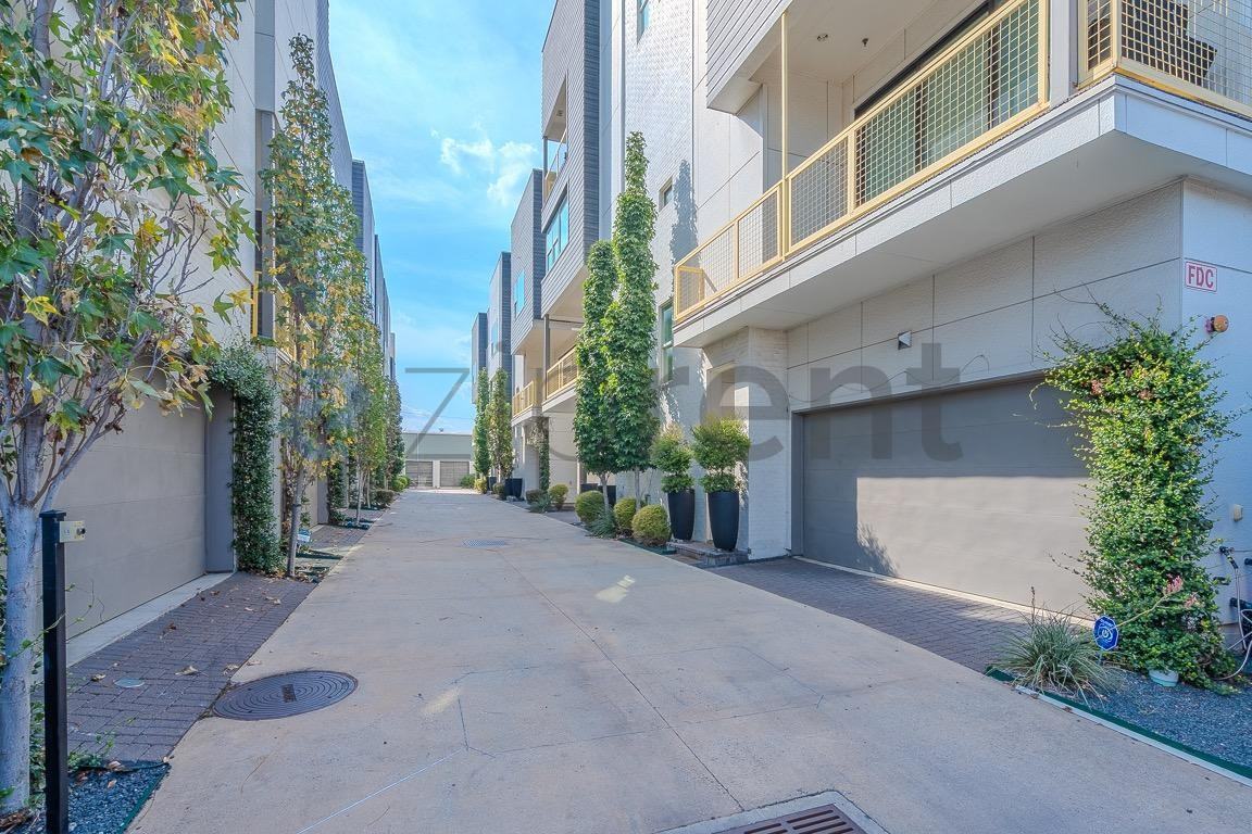 1215 Hickory St #D - Photo 4 of 30