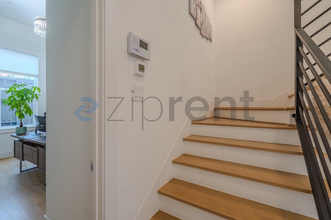 1215 Hickory St #D - Photo 6 of 30