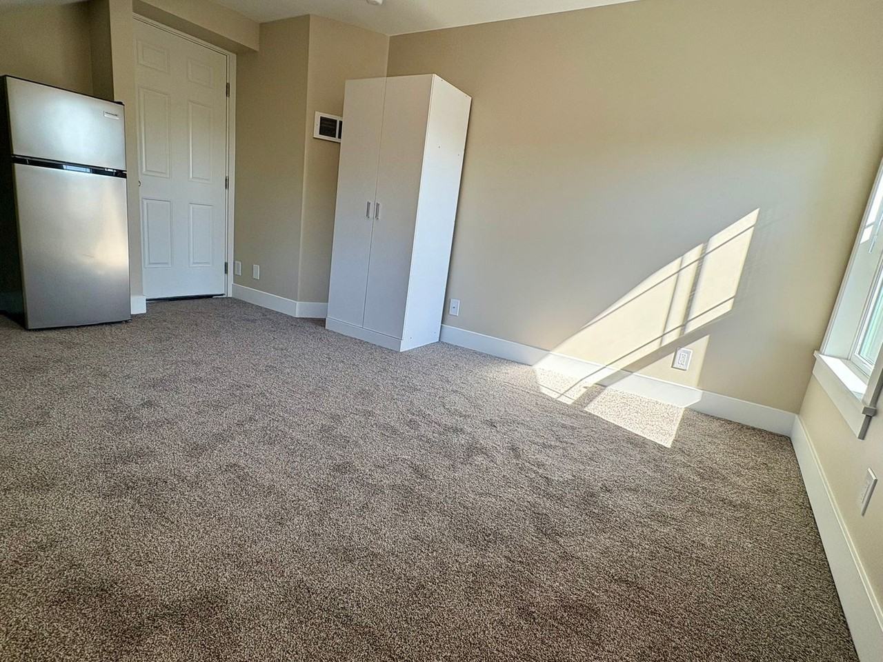 5043 18th Ave Ne - Photo 4 of 14