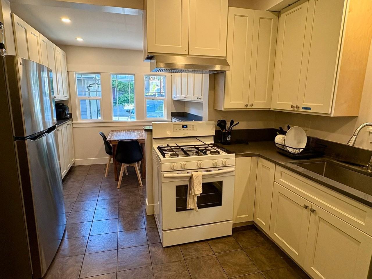 5043 18th Ave Ne - Photo 6 of 14