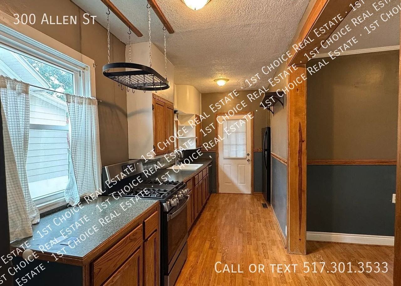 300 Allen St - Photo 2 of 13