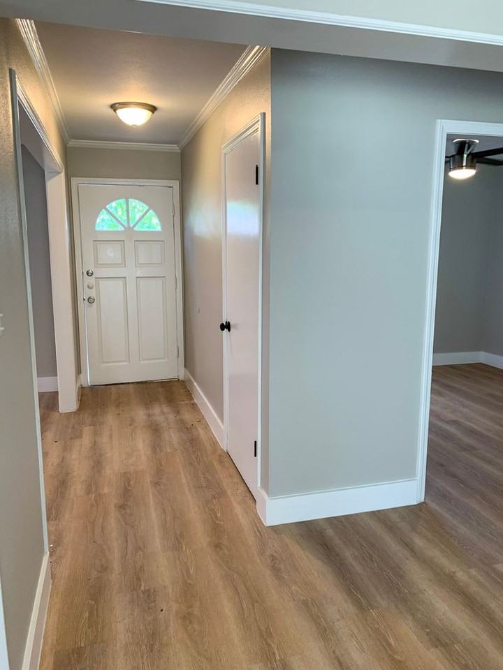 9016 Collinfield Dr - Photo 4 of 37
