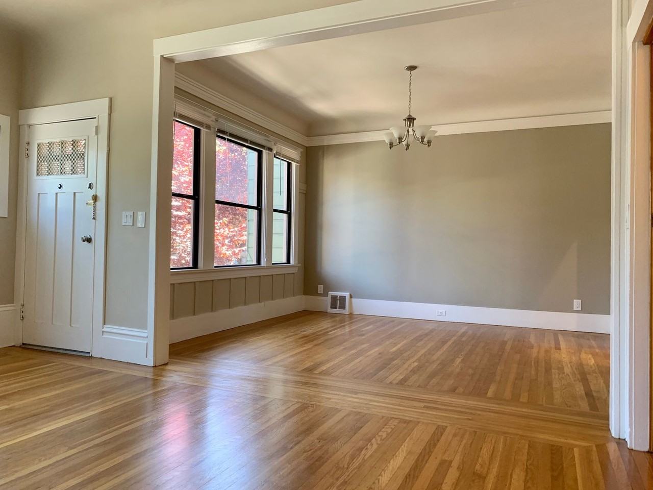 1423 6th Ave - Photo 3 of 18