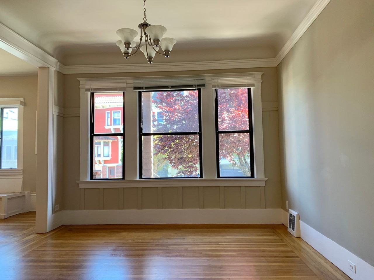 1423 6th Ave - Photo 5 of 18