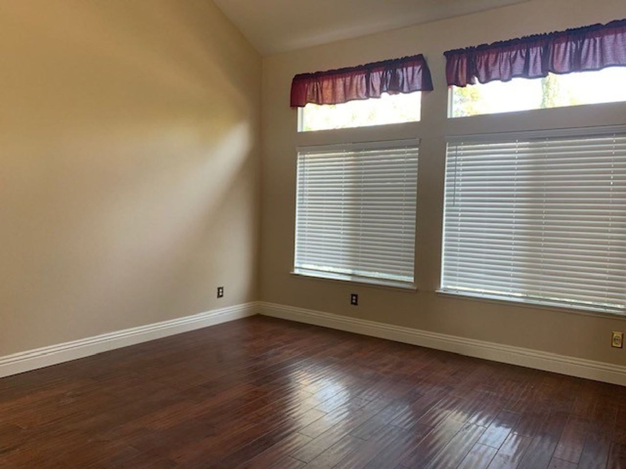 516 Hidden Valley Dr - Photo 4 of 19