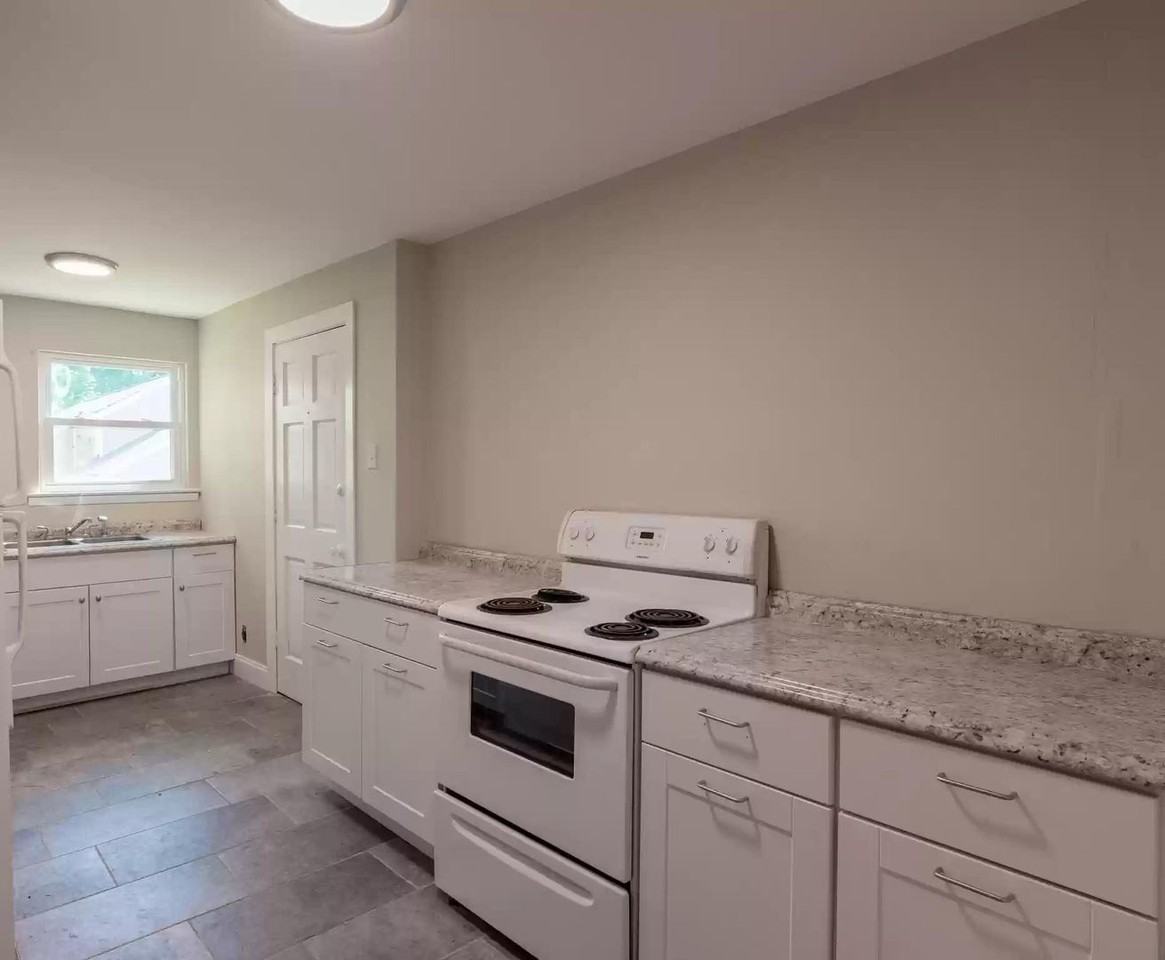 126 Hunt Ave - Photo 4 of 23