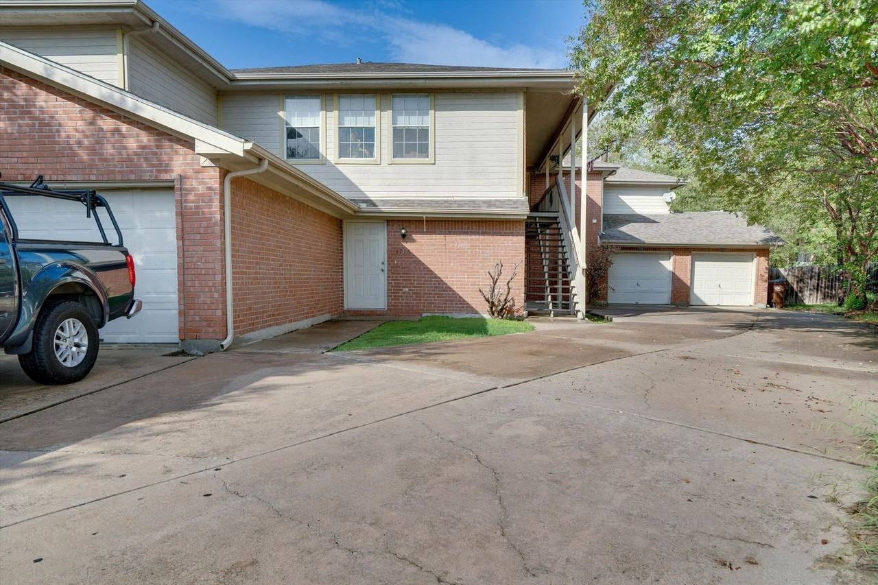 1720 Rawhide Loop - Photo 2 of 20