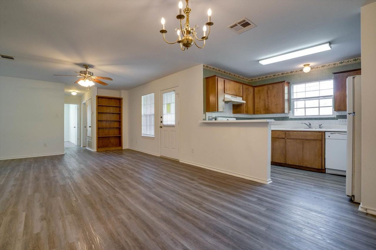 1720 Rawhide Loop - Photo 5 of 20