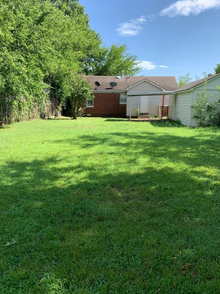 424 W Franklin St - Photo 4 of 8
