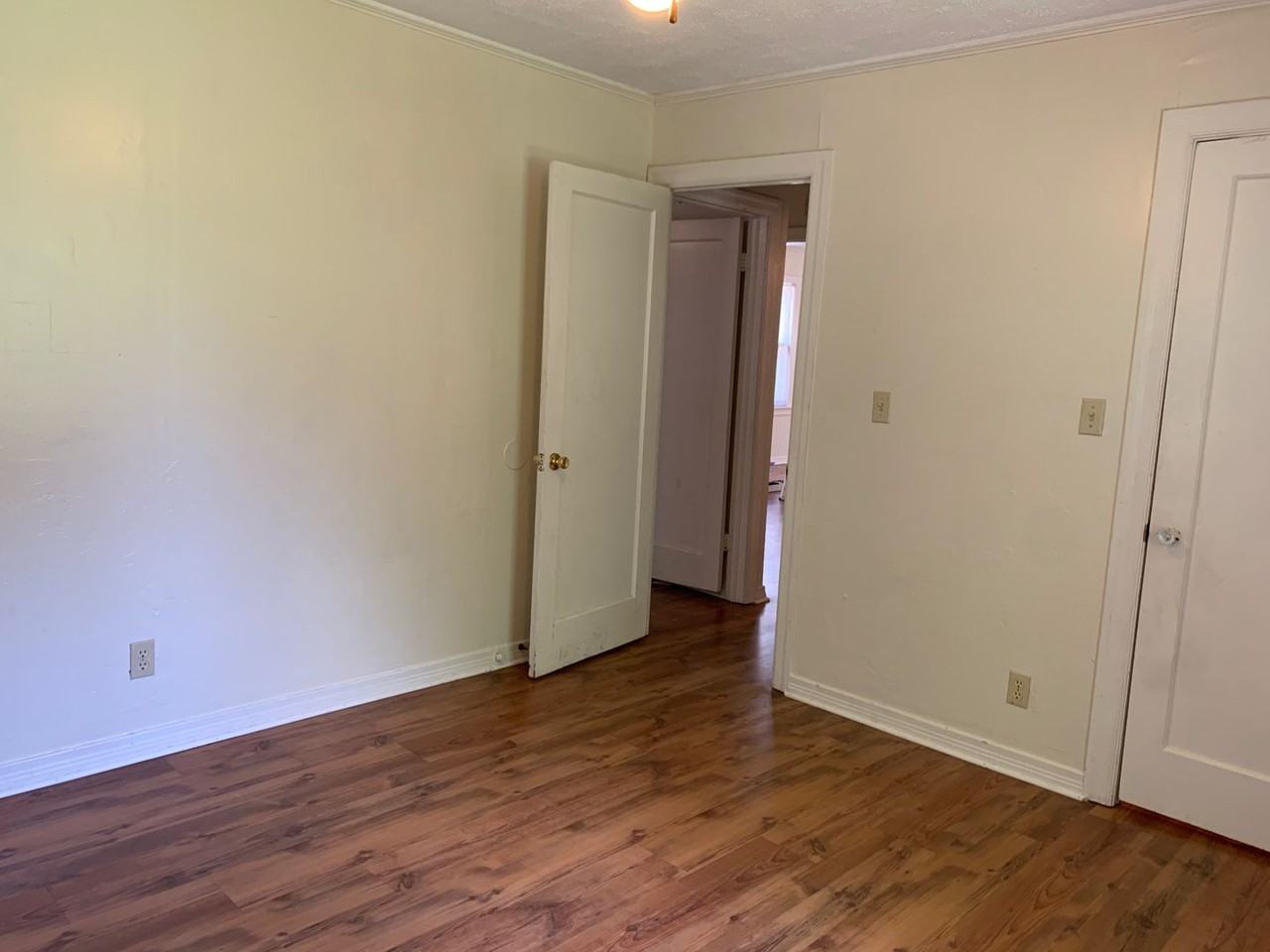 424 W Franklin St - Photo 5 of 8