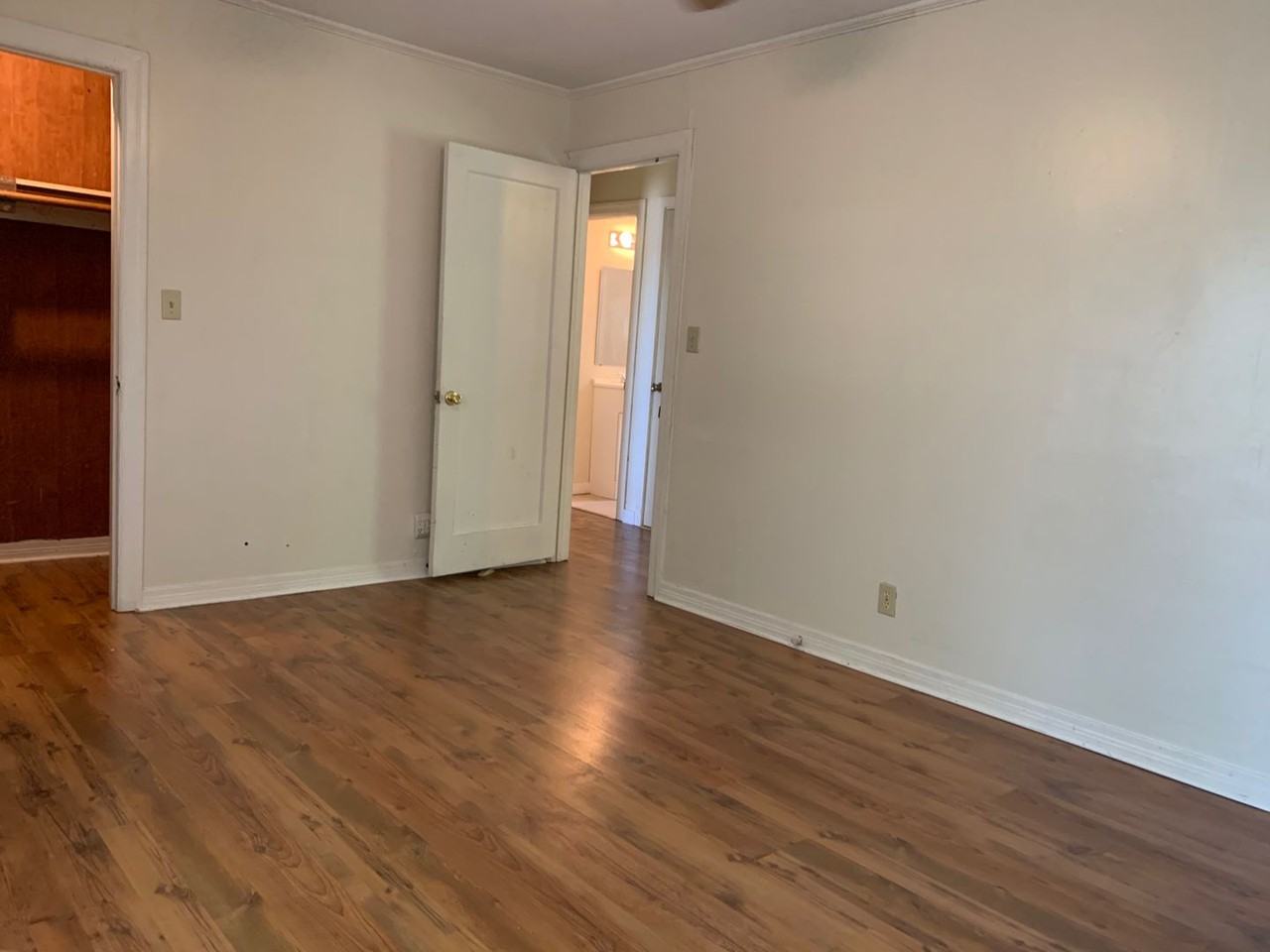 424 W Franklin St - Photo 6 of 8