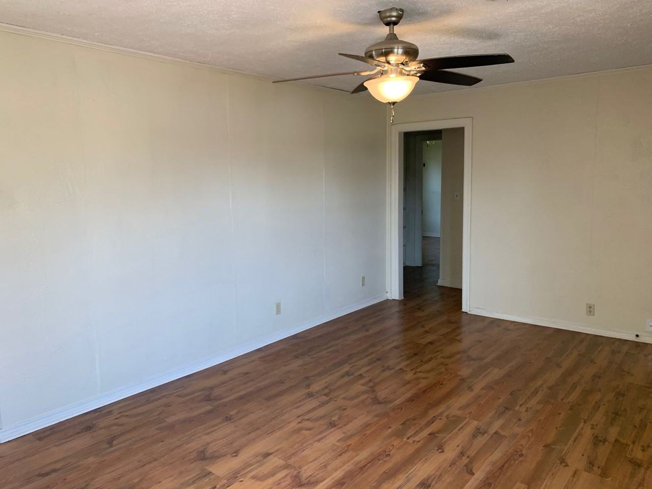 424 W Franklin St - Photo 7 of 8