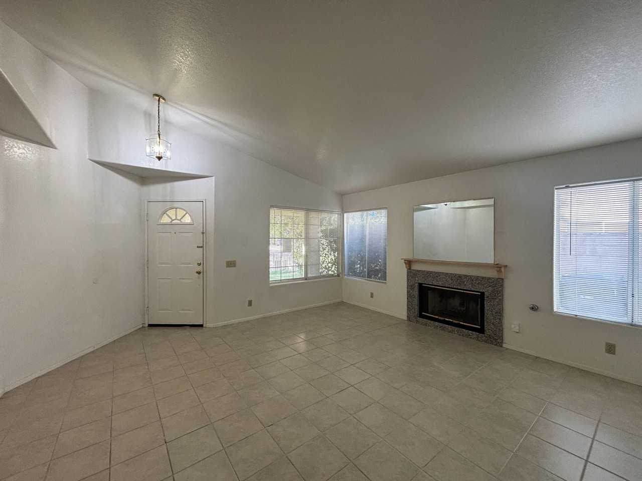 1619 E Kettering St - Photo 5 of 32