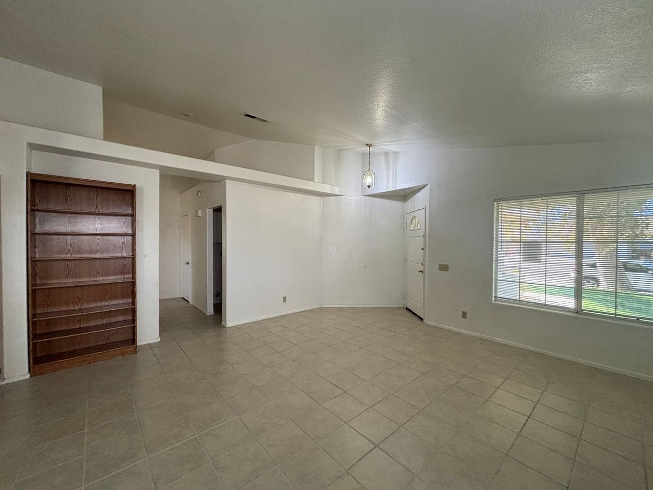 1619 E Kettering St - Photo 6 of 32