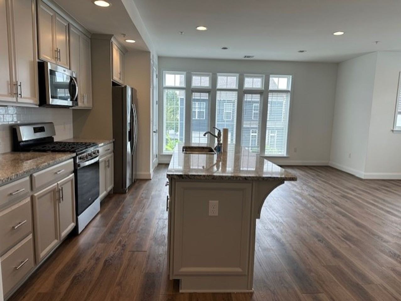 3118 Detweiler Ln - Photo 6 of 17