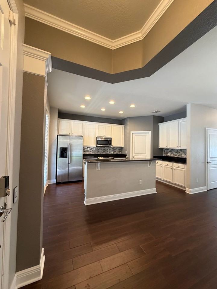7751 Fairgrove Ave - Photo 6 of 33