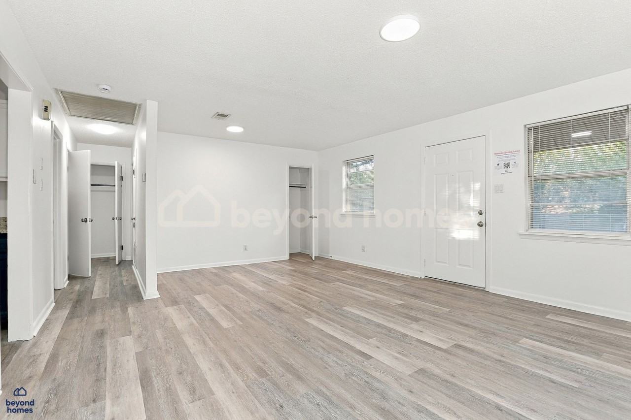 5816 Wisteria Ct - Photo 6 of 31