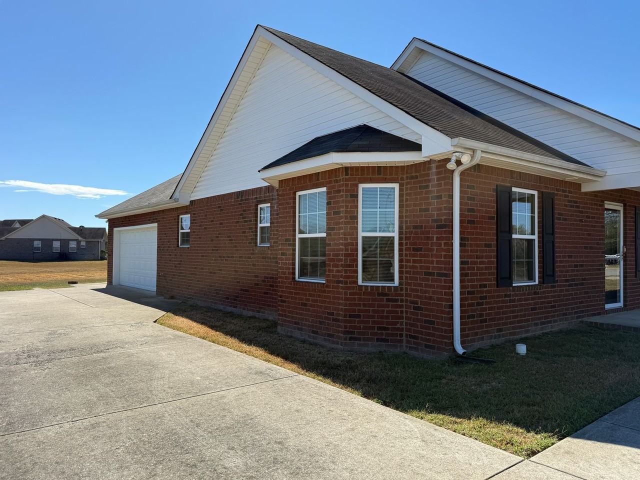 2672 Delong St - Photo 2 of 19