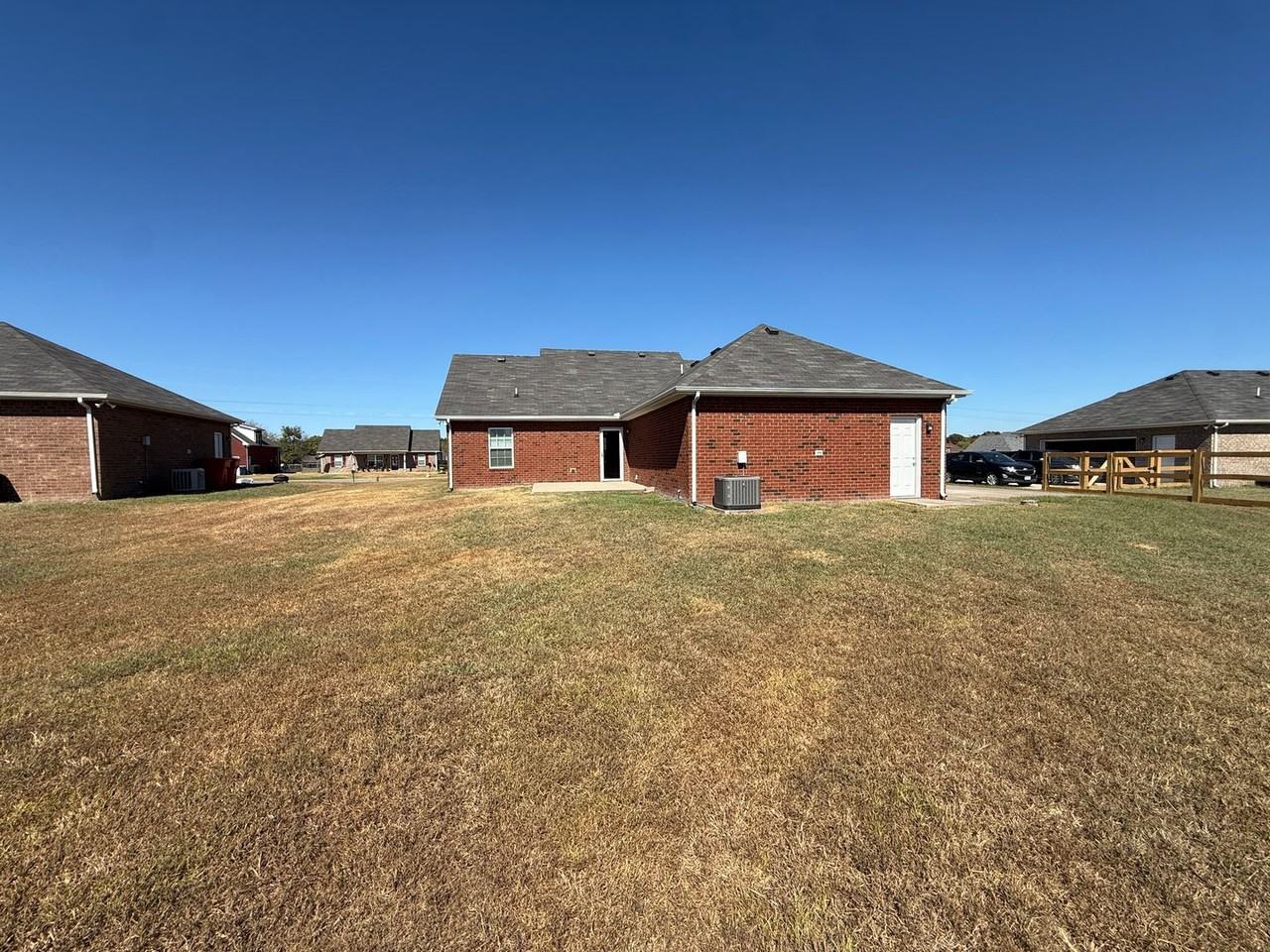2672 Delong St - Photo 4 of 19
