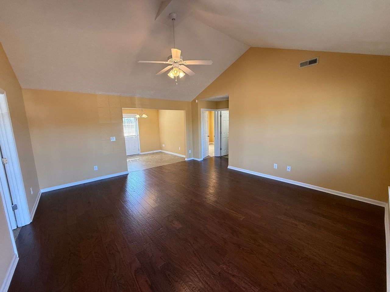 2672 Delong St - Photo 5 of 19
