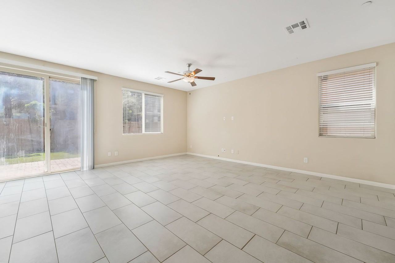 2915 Caxton Grove Dr - Photo 3 of 25