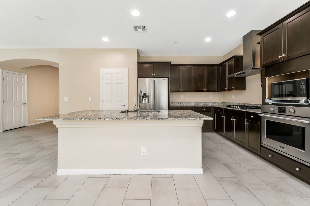 2915 Caxton Grove Dr - Photo 6 of 25