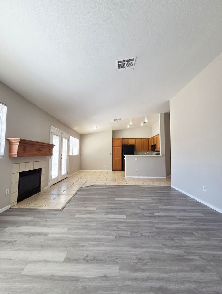 2115 Falcon Crest Ave - Photo 6 of 21