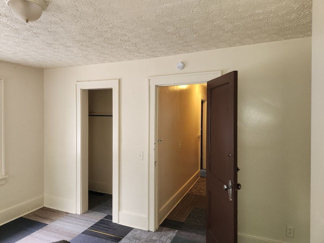 383 383 - 385 Columbia Avenue - Photo 3 of 28