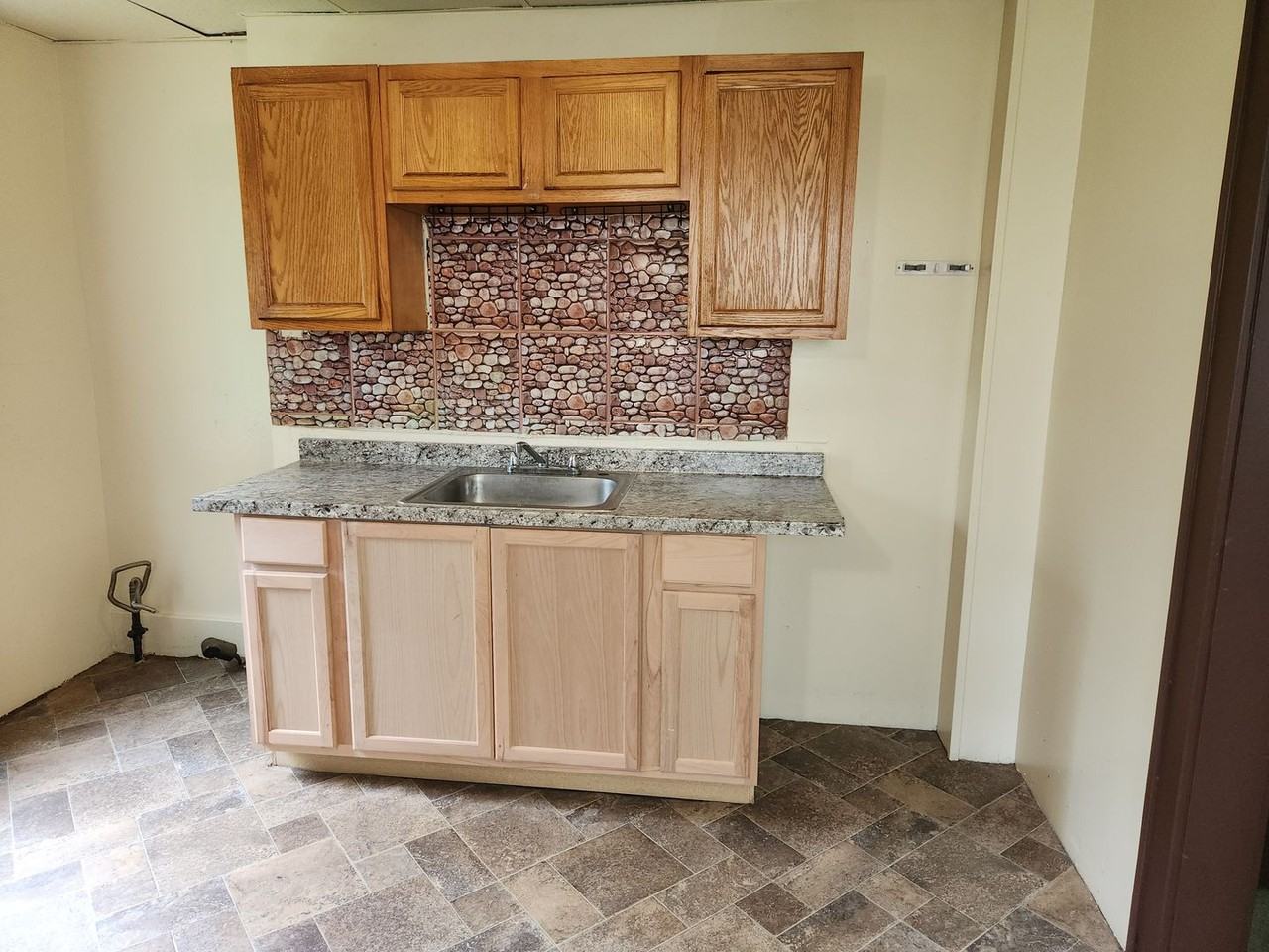 383 383 - 385 Columbia Avenue - Photo 6 of 28