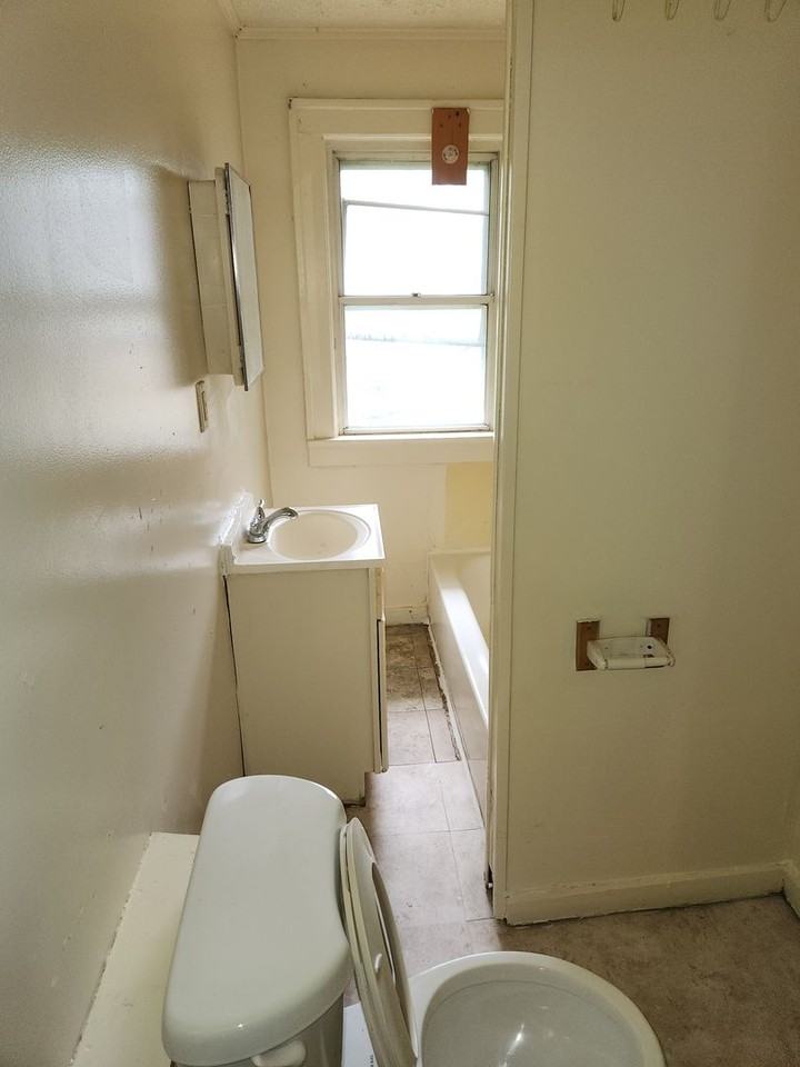 383 383 - 385 Columbia Avenue - Photo 7 of 28