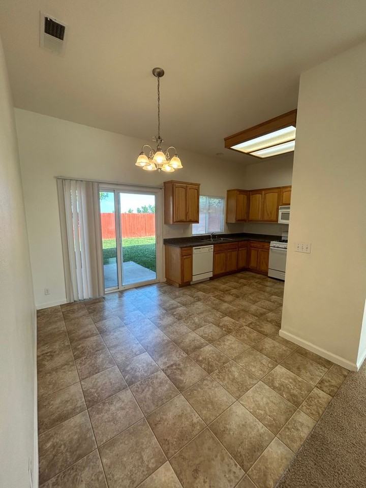 58 Hawes Way - Photo 2 of 18