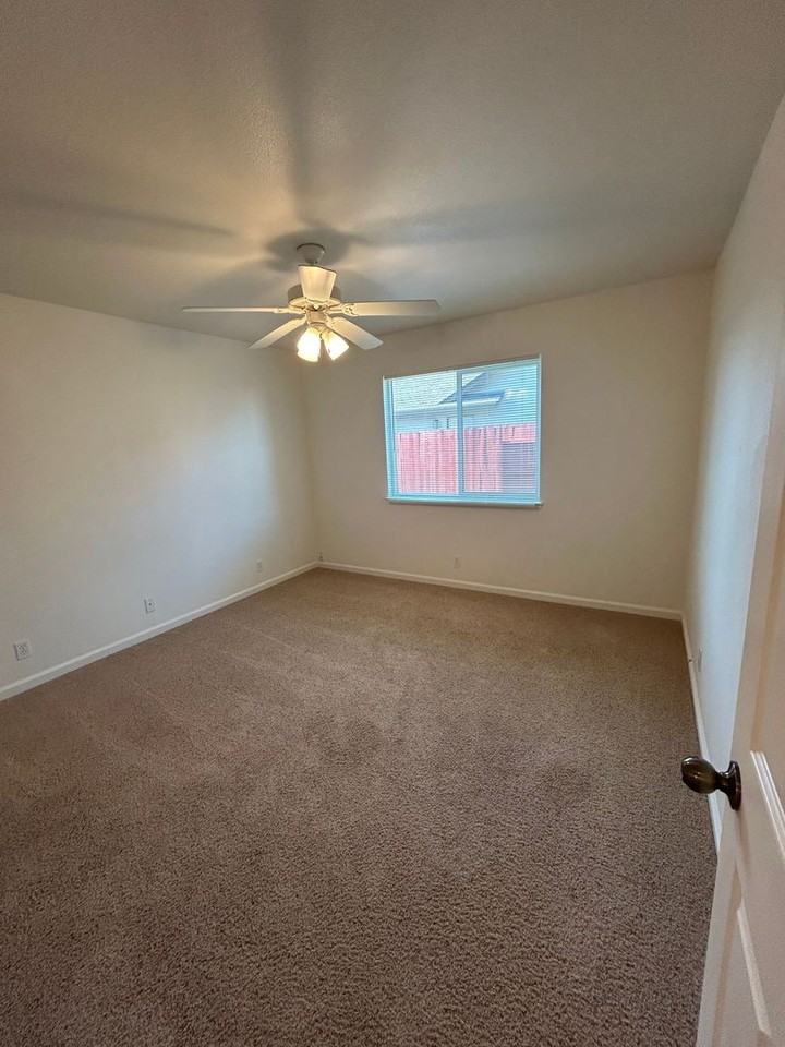 58 Hawes Way - Photo 5 of 18