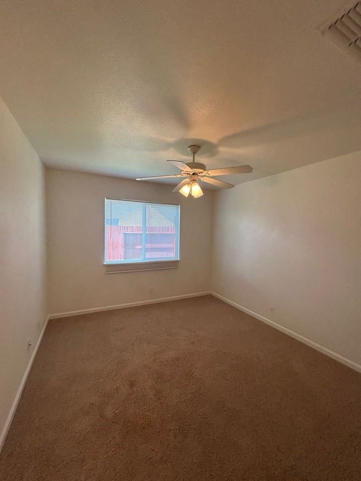 58 Hawes Way - Photo 6 of 18