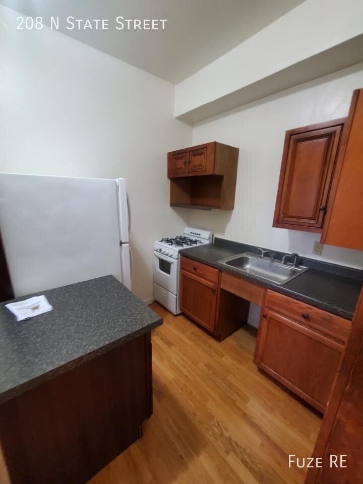 208 State St N #6 - Photo 2 of 9