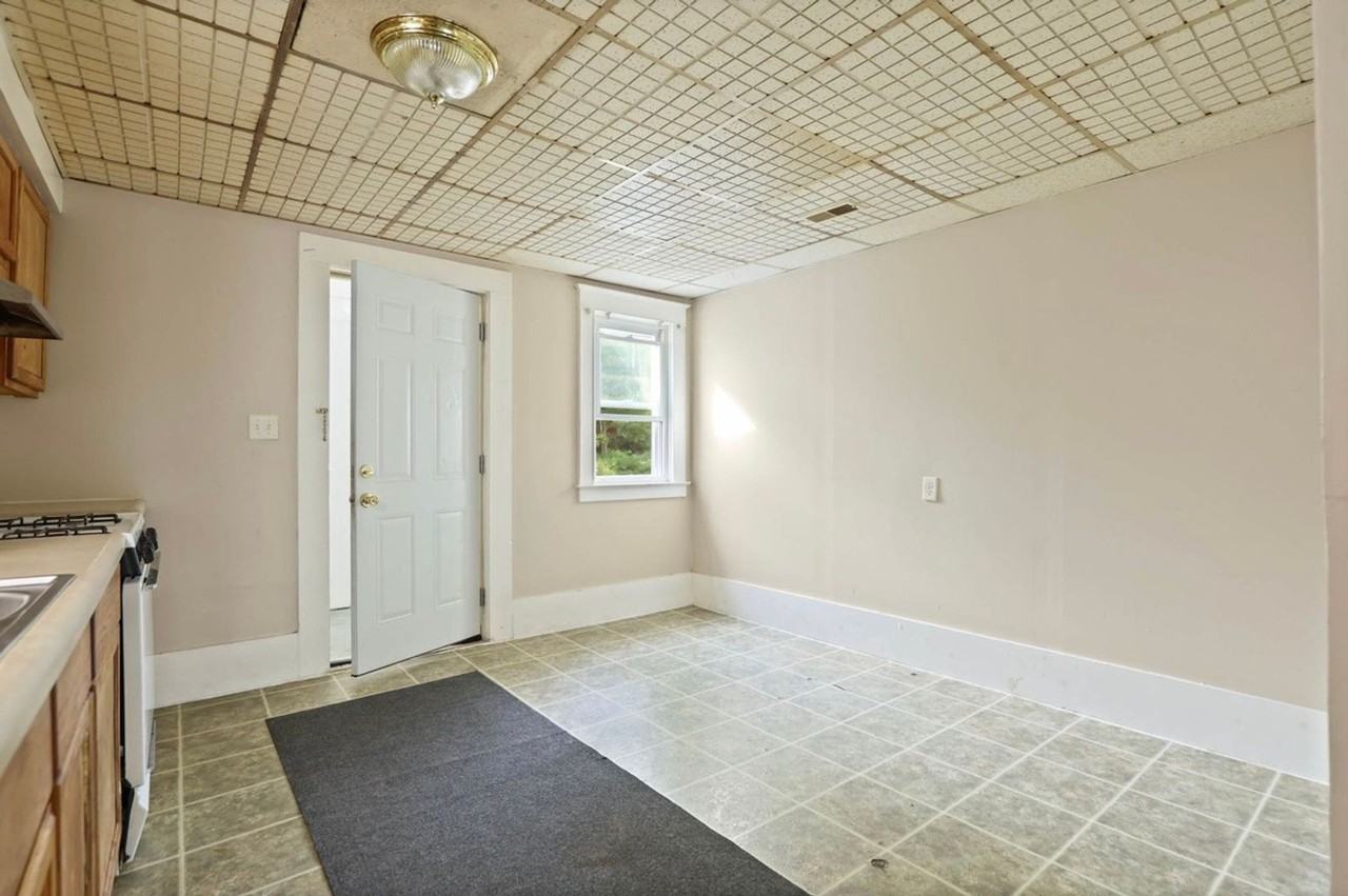 1921 N Bond St - Photo 2 of 11