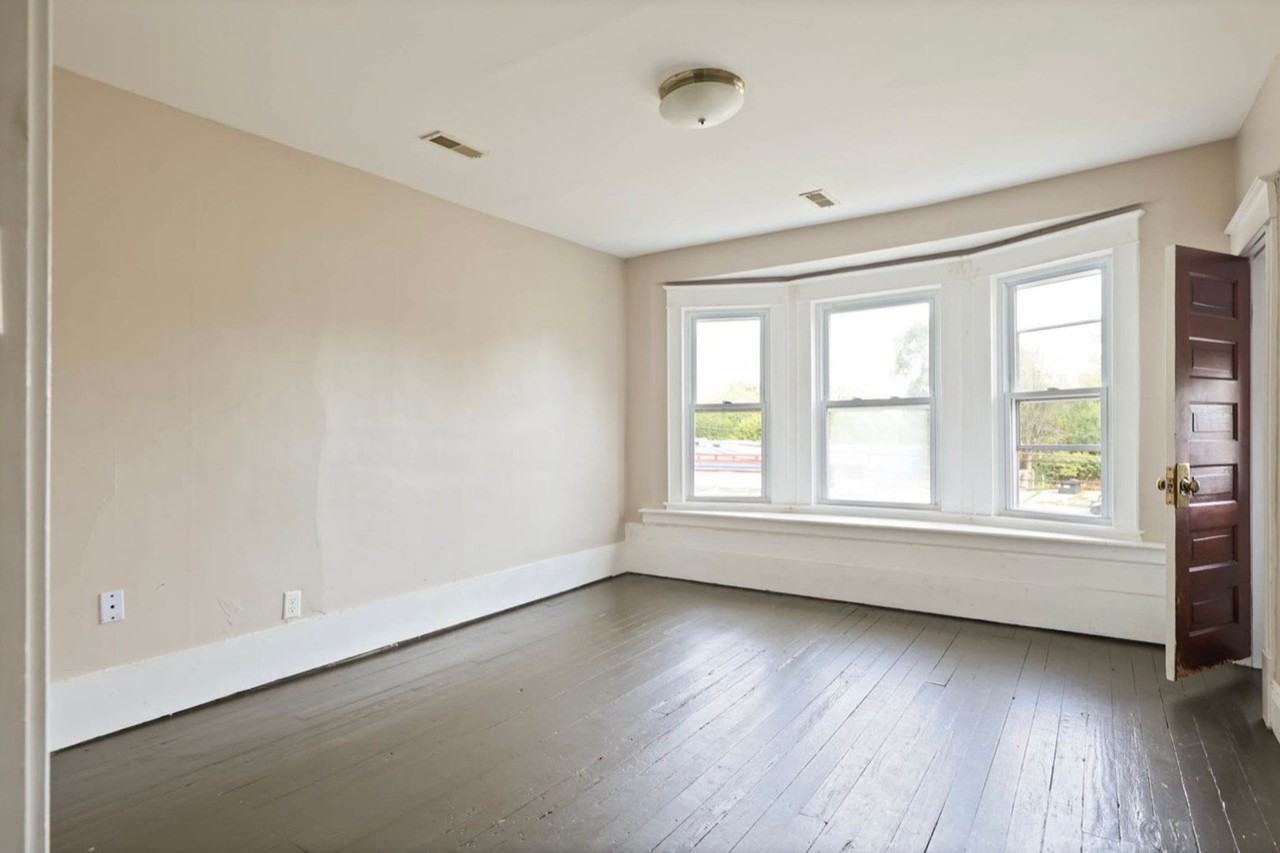 1921 N Bond St - Photo 6 of 11
