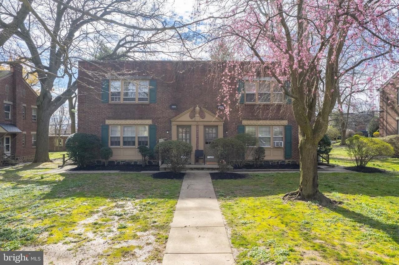 2830 Midvale Ave - Photo 6 of 50