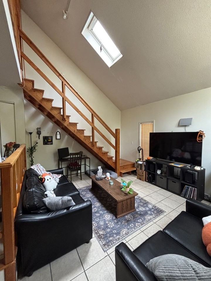 109 N Busey Ave - Photo 2 of 16