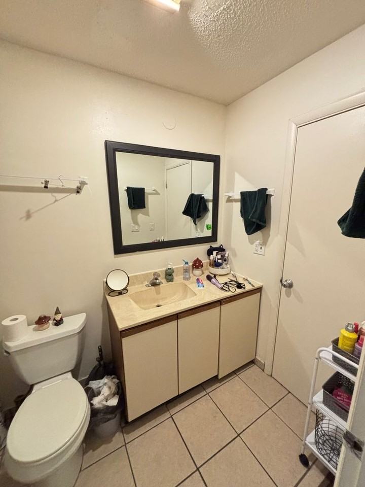 109 N Busey Ave - Photo 5 of 16
