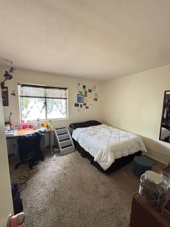 109 N Busey Ave - Photo 6 of 16