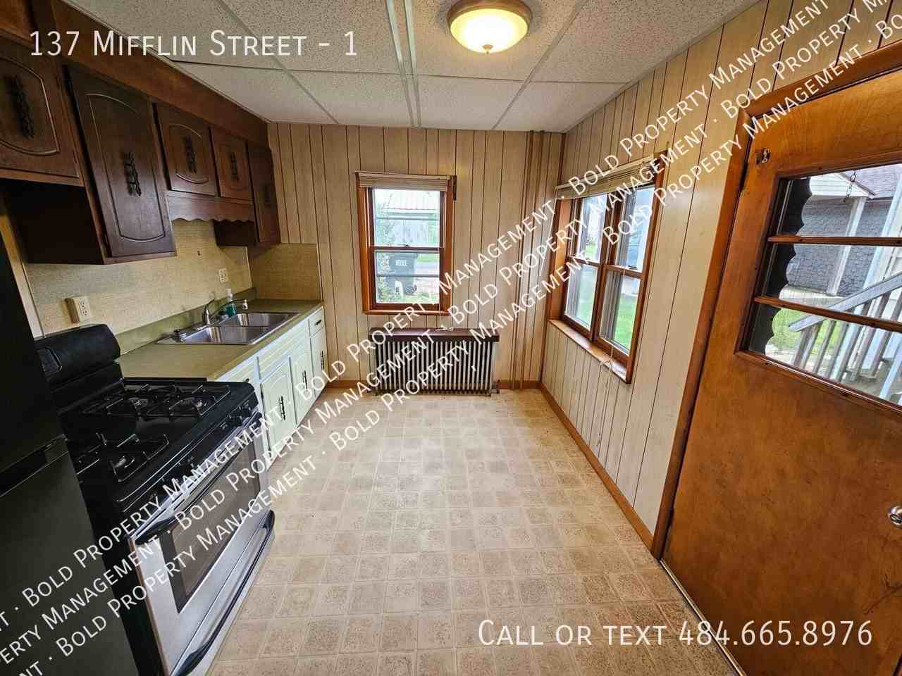 137 Mifflin St #1 - Photo 4 of 12