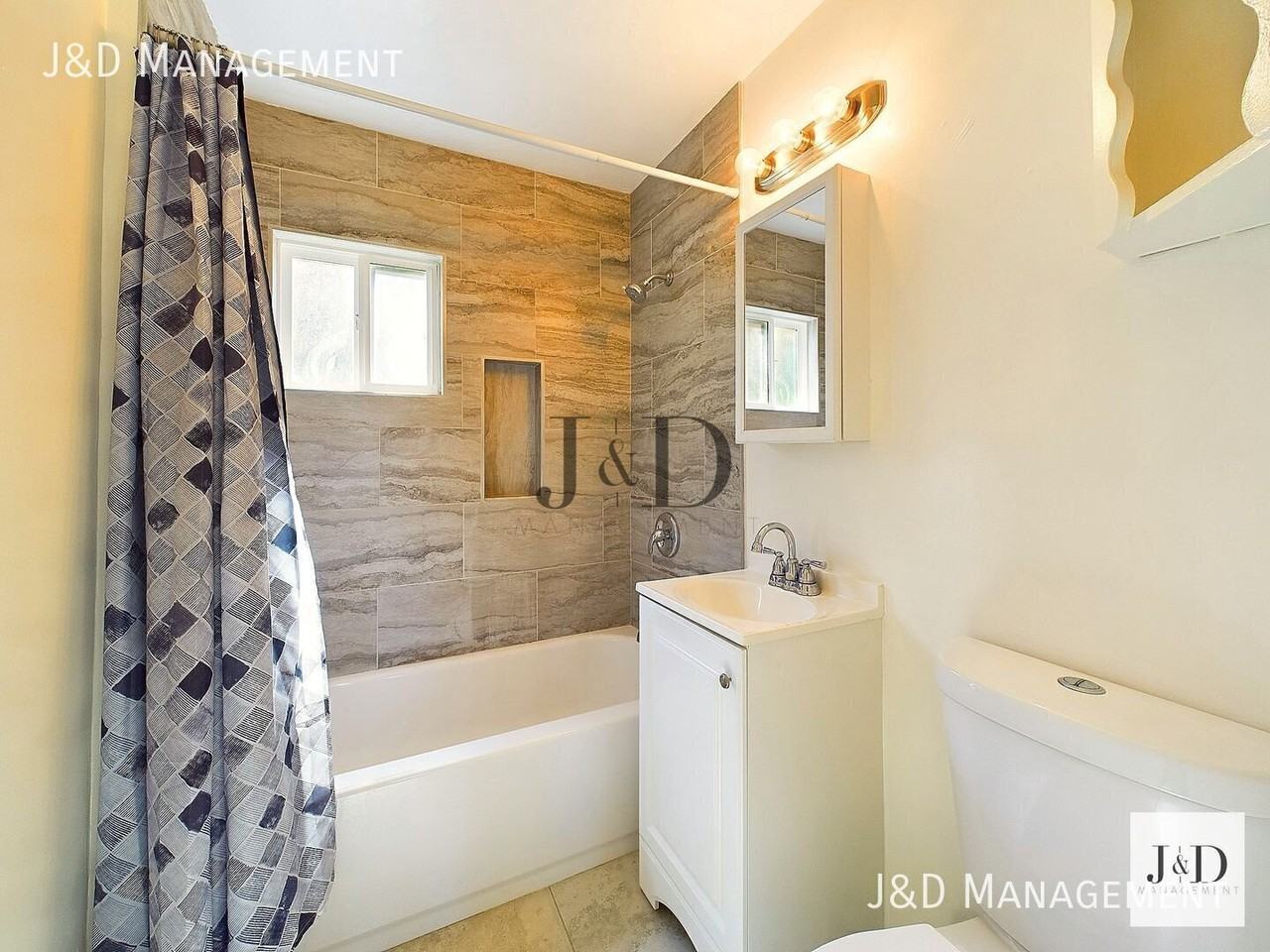 3749 Van Dyke Ave - Photo 5 of 16